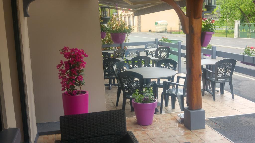 Le Point De Chute Hotel Tournavaux Exterior photo